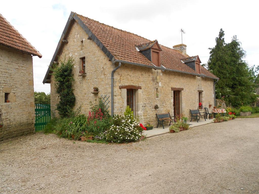 Ferme Manoir La Fiere Bed & Breakfast Sainte-Mere-Eglise Bagian luar foto