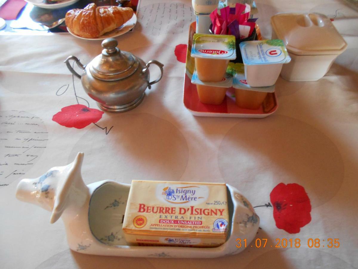 Ferme Manoir La Fiere Bed & Breakfast Sainte-Mere-Eglise Bagian luar foto