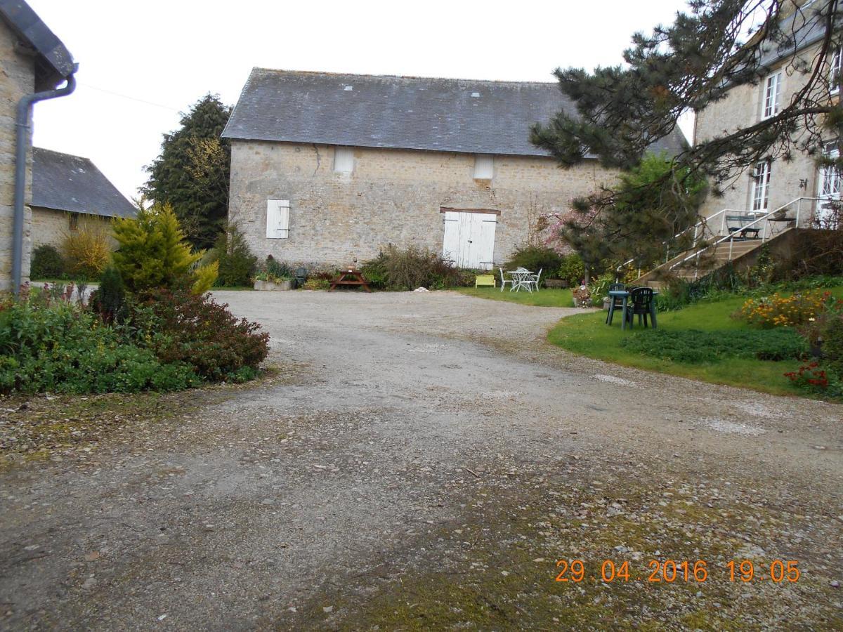 Ferme Manoir La Fiere Bed & Breakfast Sainte-Mere-Eglise Bagian luar foto